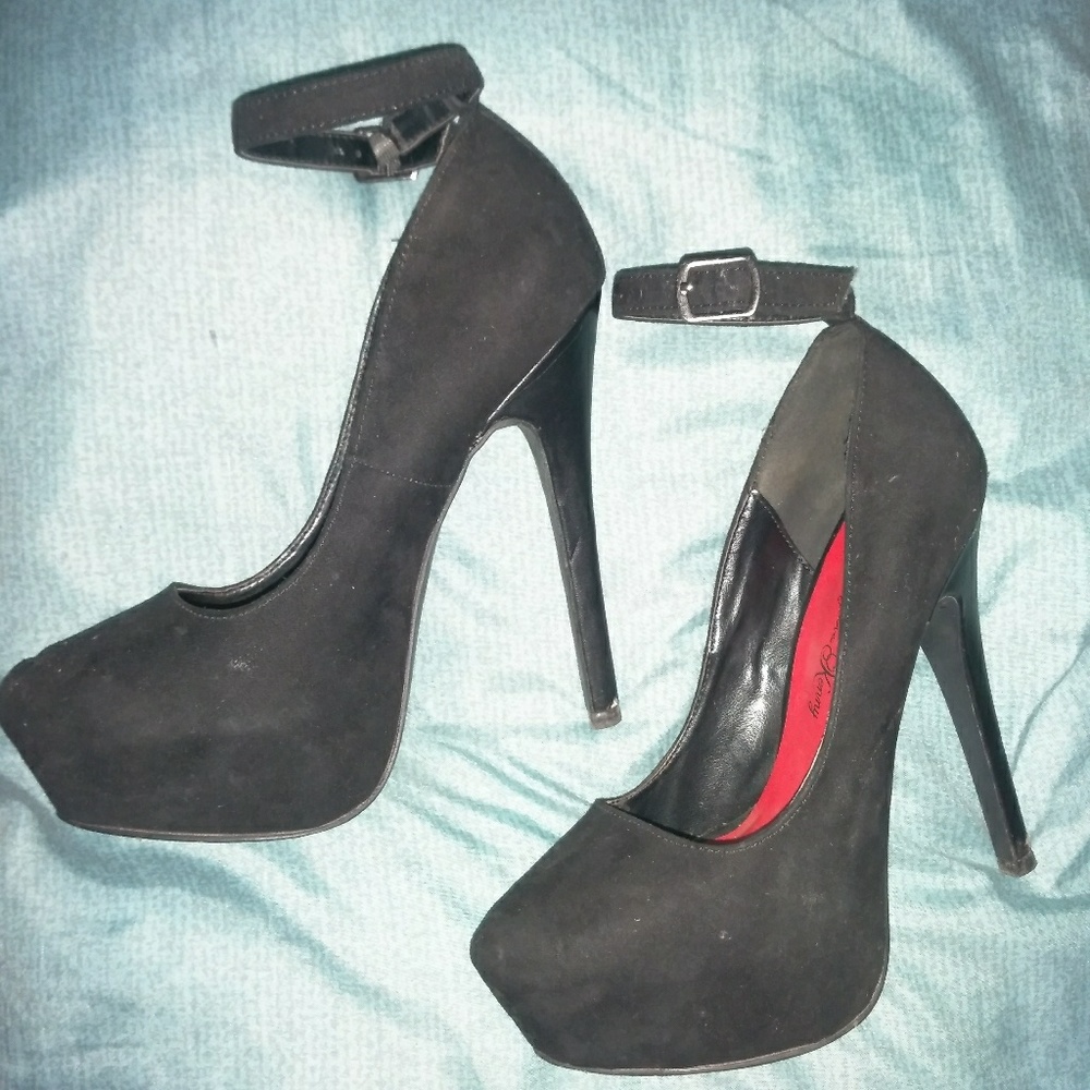 Heel pumps